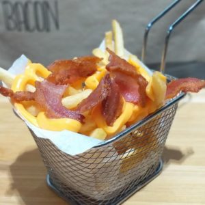 Batata Palito com Cheddar e Bacon